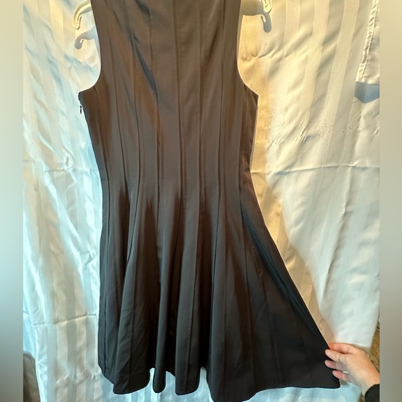 Gorgeous Calvin Klein Flared Sleeveless Dress - Picture 6 of 8